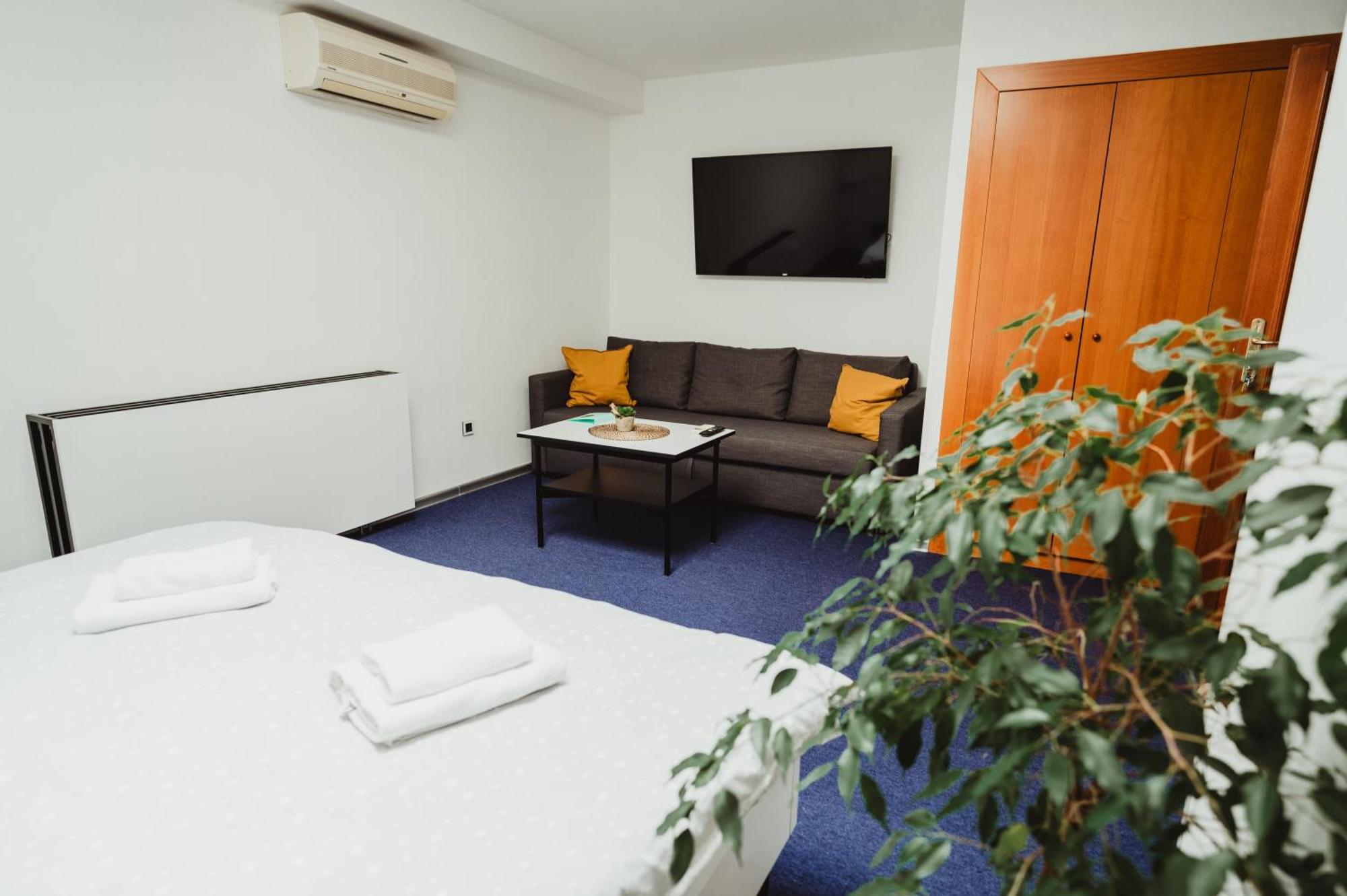Hotel U Racka Ostrožská Nová Ves Bagian luar foto