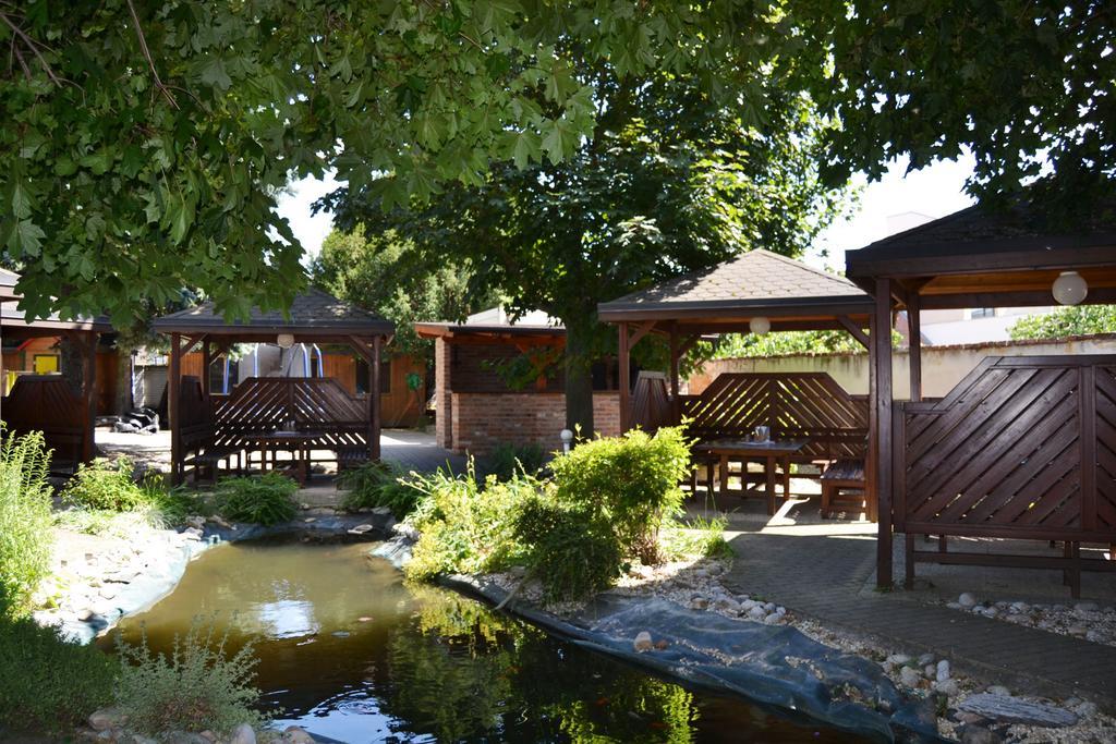 Hotel U Racka Ostrožská Nová Ves Bagian luar foto