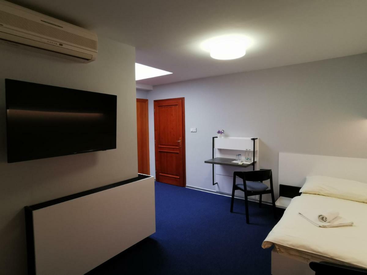 Hotel U Racka Ostrožská Nová Ves Bagian luar foto