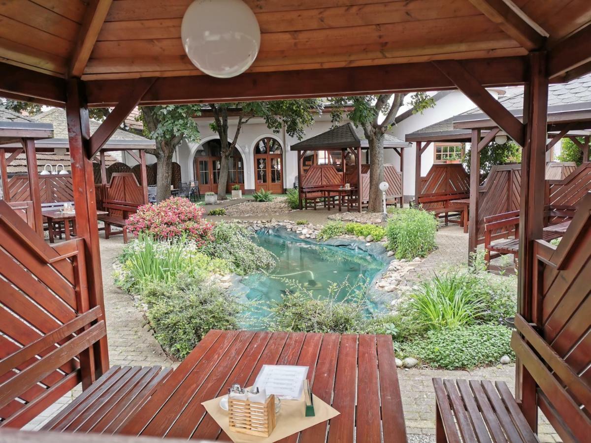 Hotel U Racka Ostrožská Nová Ves Bagian luar foto