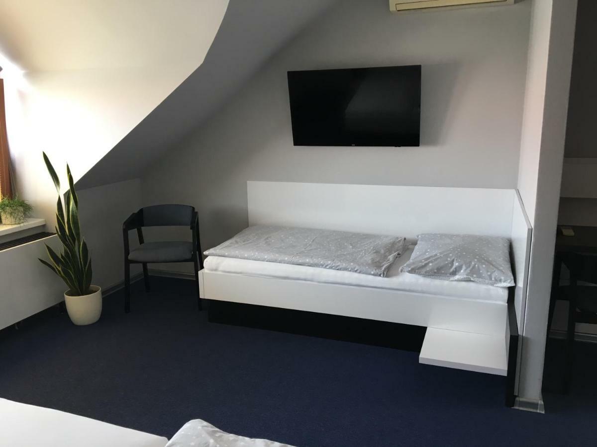 Hotel U Racka Ostrožská Nová Ves Bagian luar foto